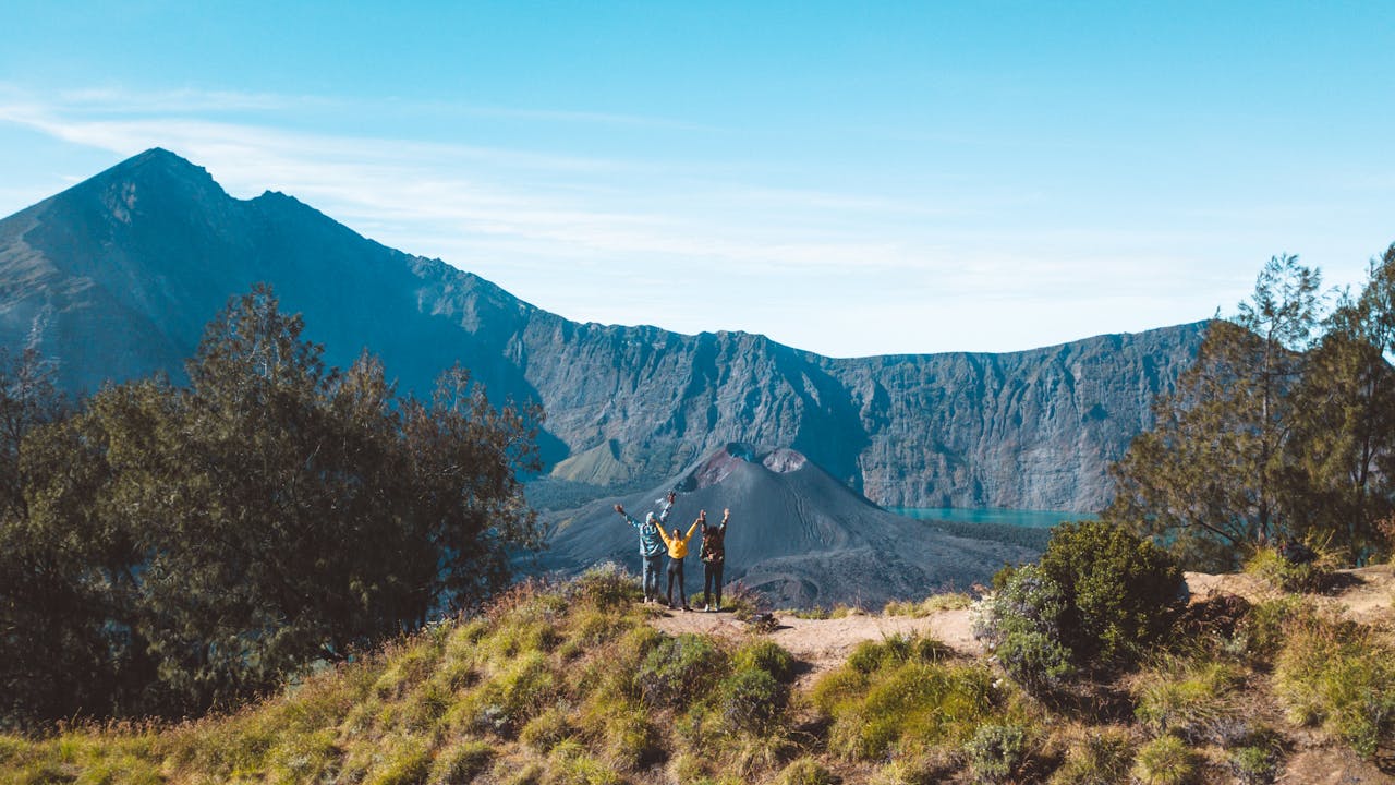 Gunung-rinjani-pexels-roman-odintsov-4870647